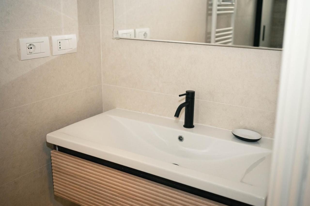 Black Marble - Design Apartment Bari Luaran gambar