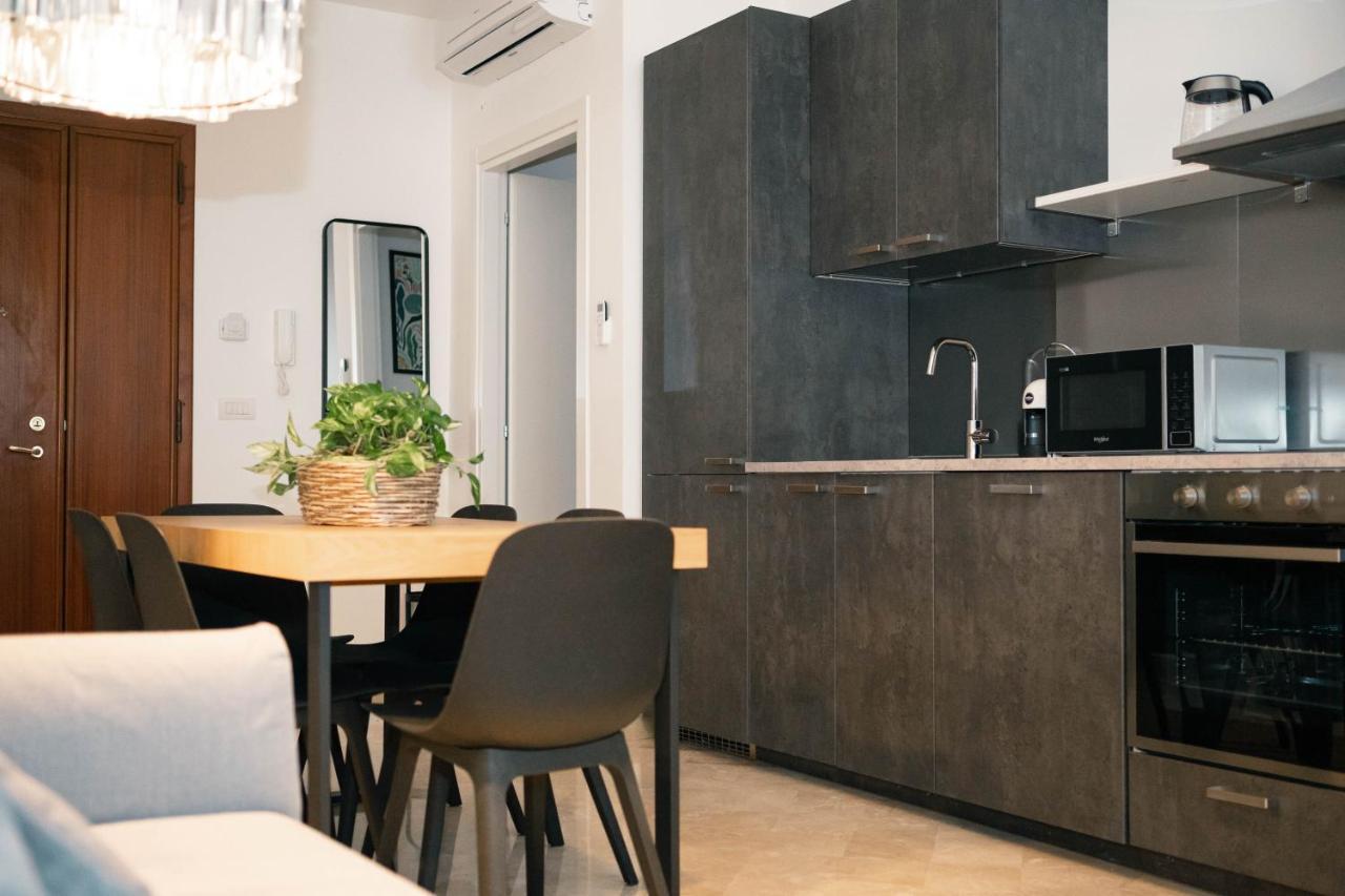 Black Marble - Design Apartment Bari Luaran gambar