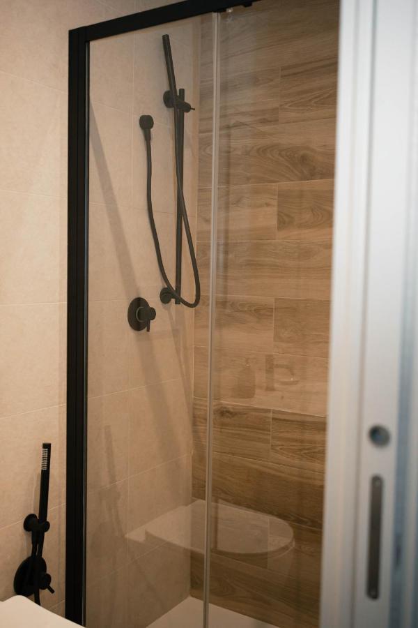 Black Marble - Design Apartment Bari Luaran gambar