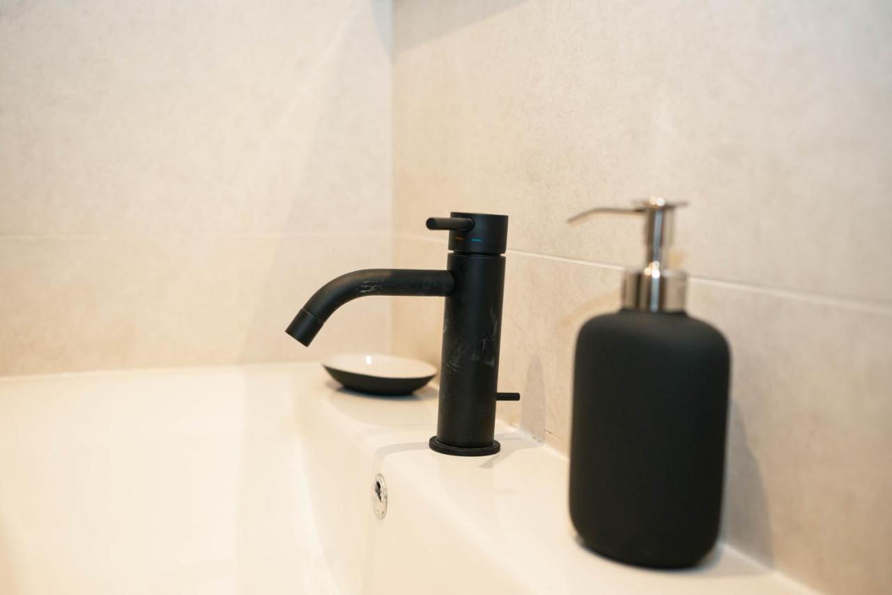 Black Marble - Design Apartment Bari Luaran gambar